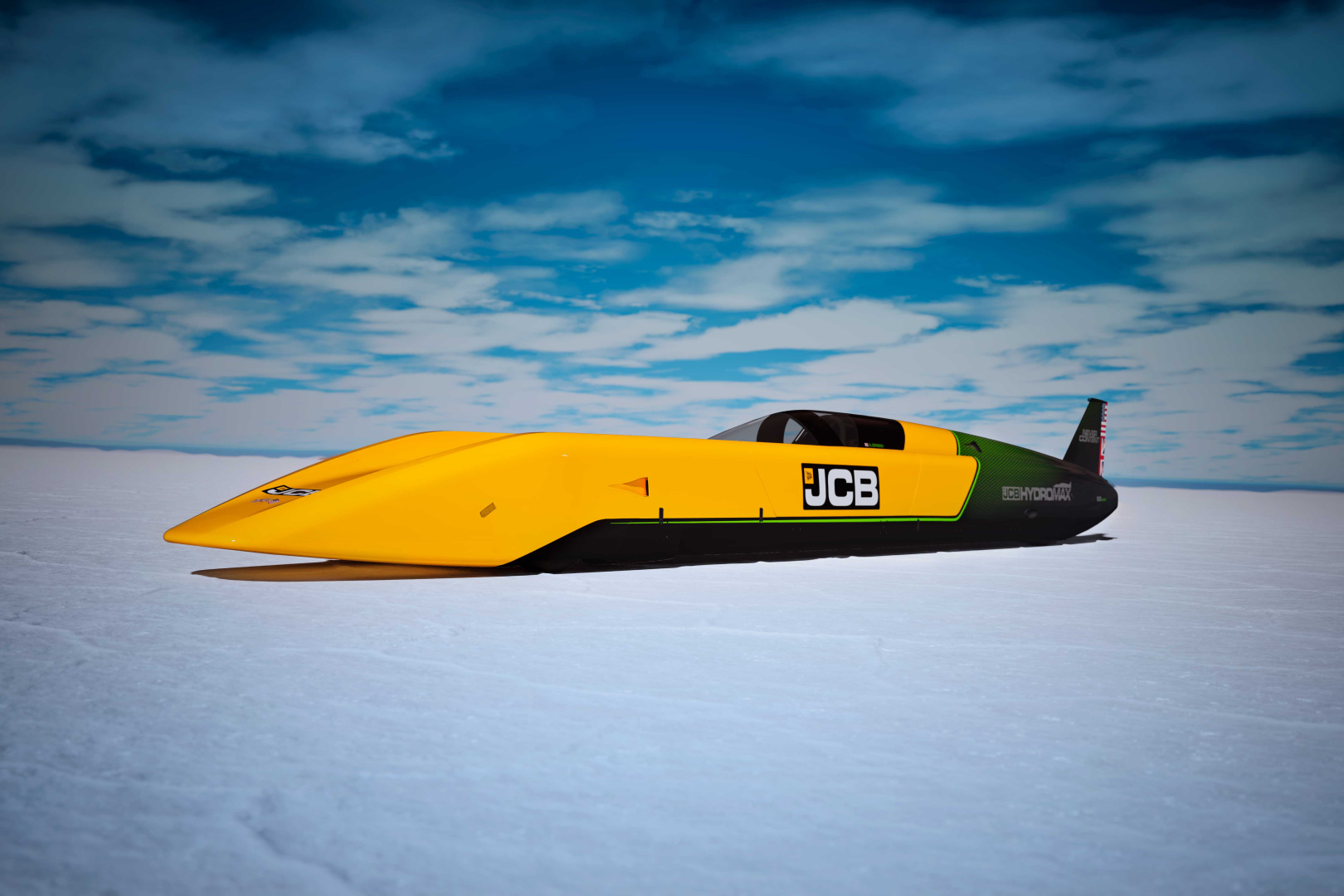 SMALL_jcb-hydromax-on-the-bonneville-salt-flats (2)